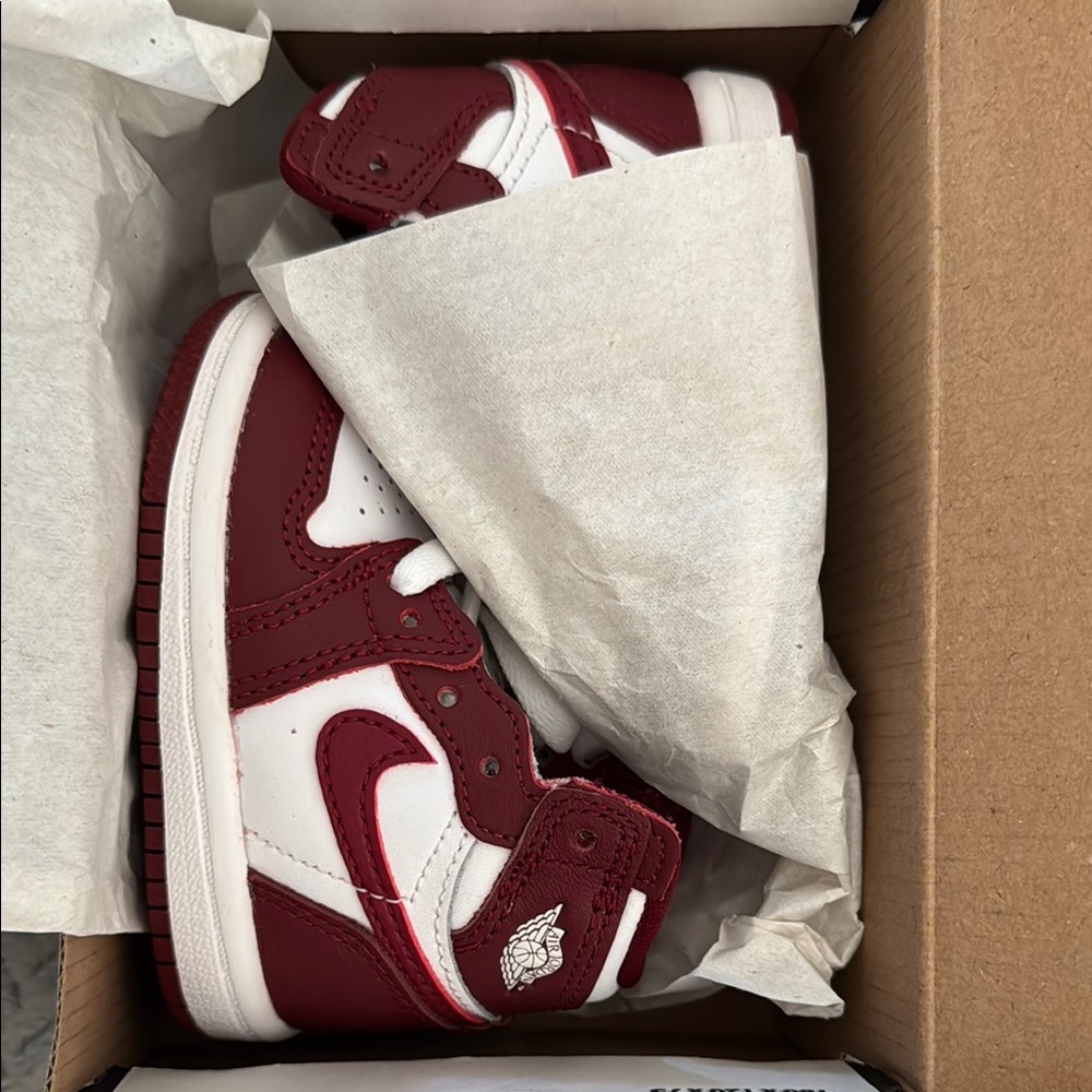 Nike Red and White Sneakers High-Top